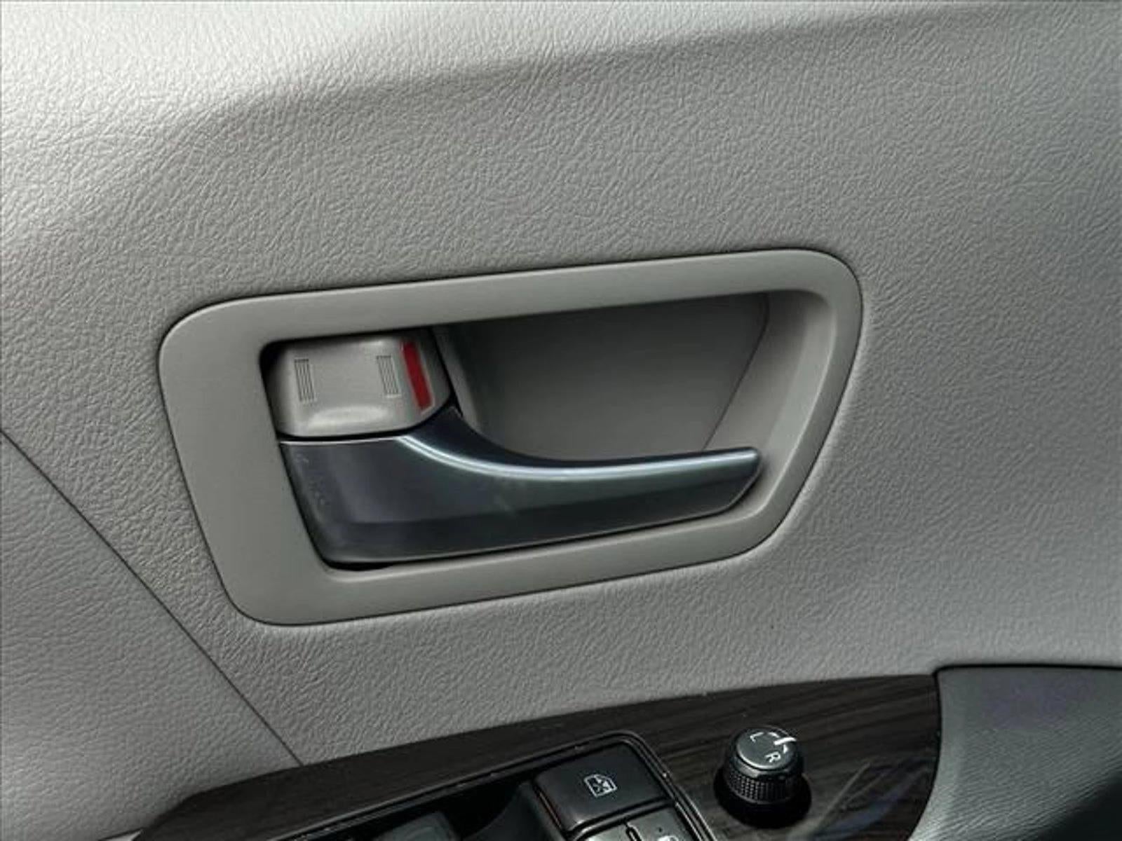 2020 Toyota Sienna XLE FWD 8-Passenger (Natl)