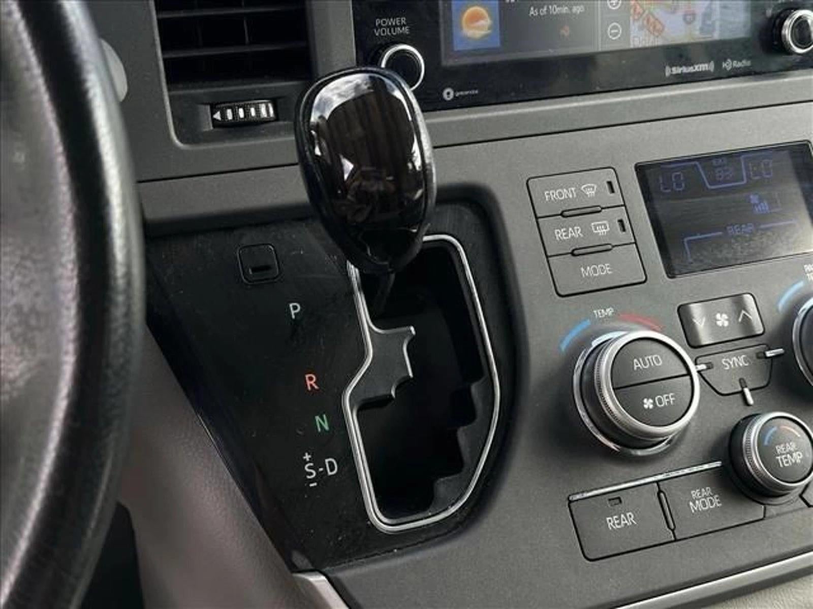 2020 Toyota Sienna XLE FWD 8-Passenger (Natl)