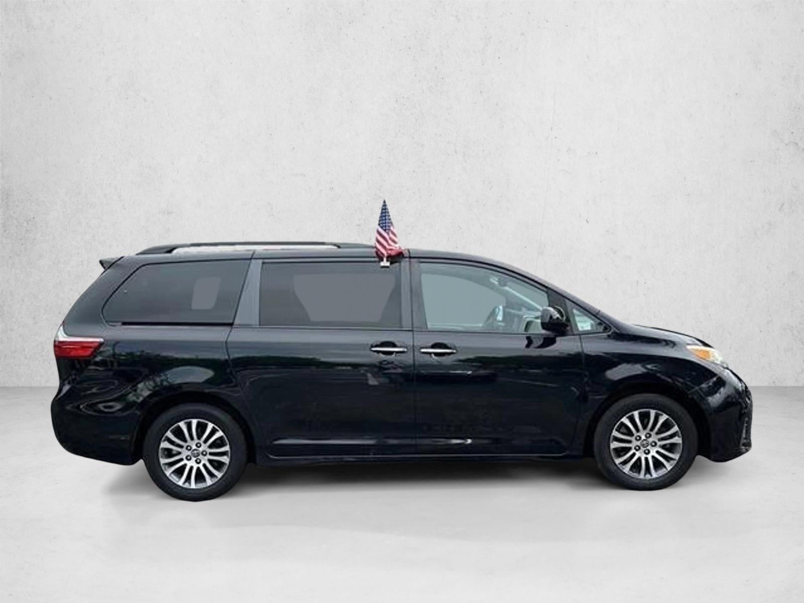 2020 Toyota Sienna XLE FWD 8-Passenger (Natl)