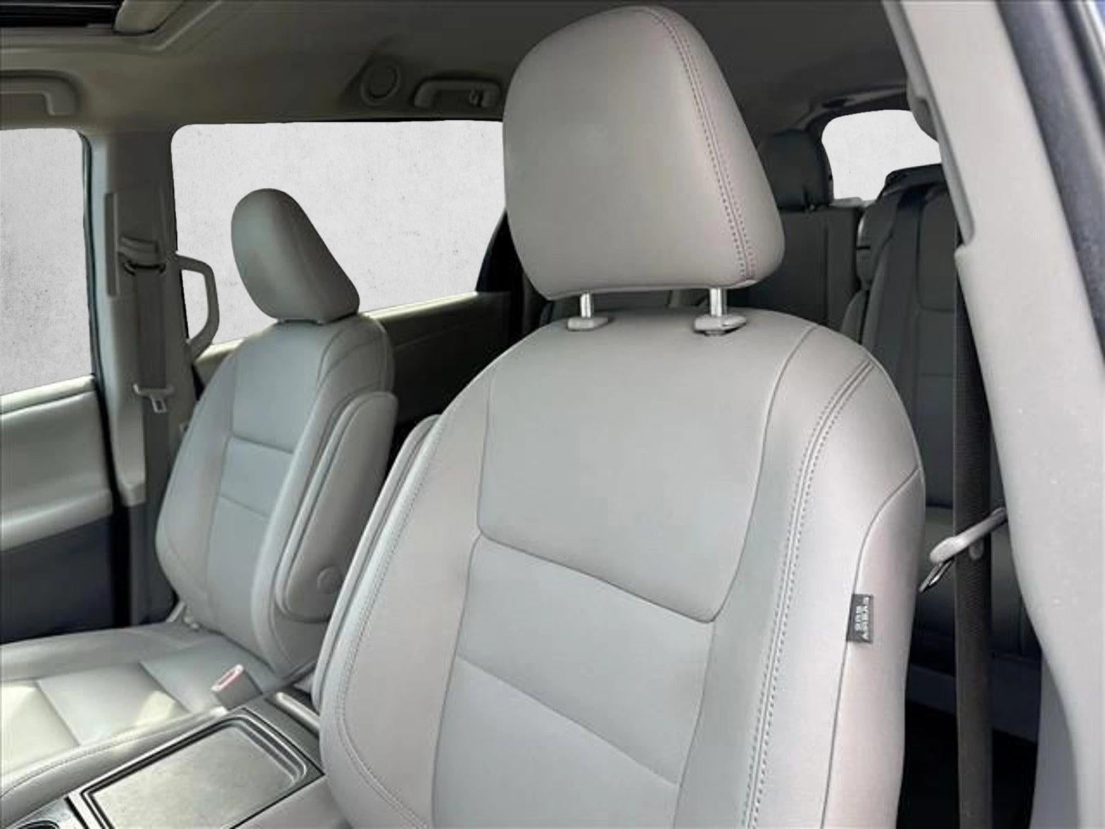 2020 Toyota Sienna XLE FWD 8-Passenger (Natl)