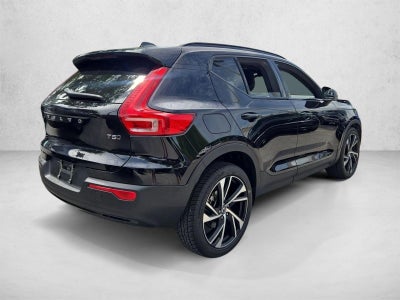 2022 Volvo XC40 T5 AWD R-Design