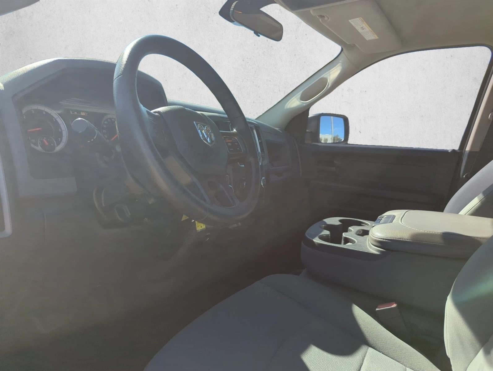 2018 RAM 1500 Express 4x2 Crew Cab 5'7" Box