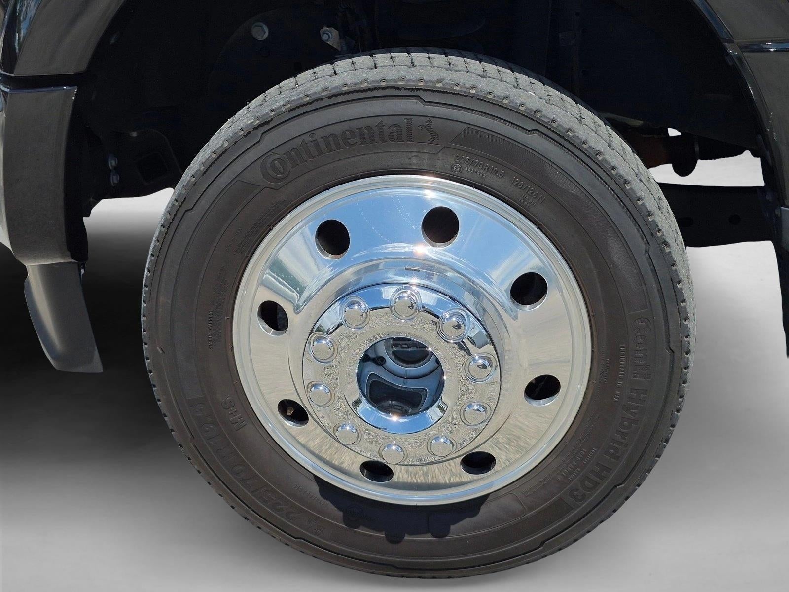 2022 Ford Super Duty F-450 DRW XLT 4WD Crew Cab 8' Box