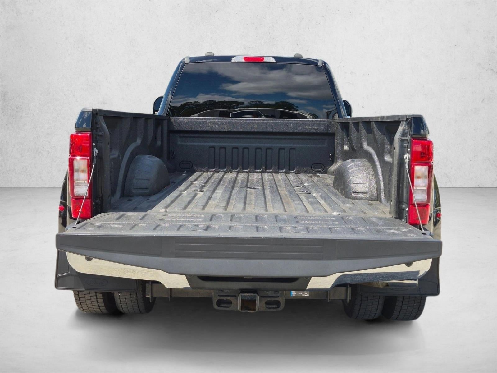 2022 Ford Super Duty F-450 DRW XLT 4WD Crew Cab 8' Box