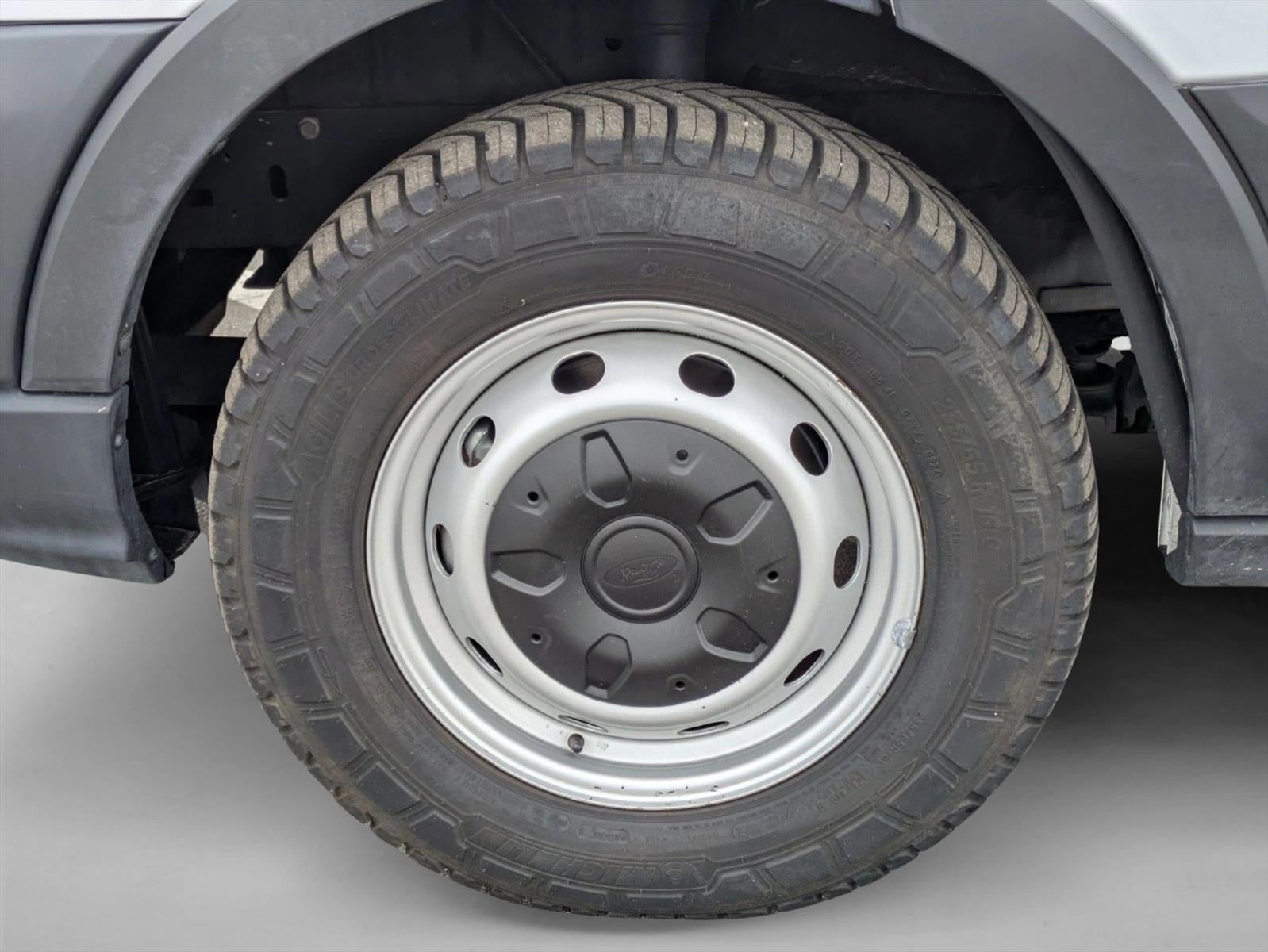 2023 Ford Transit Cargo Van T-250 130" Med Rf 9070 GVWR RWD