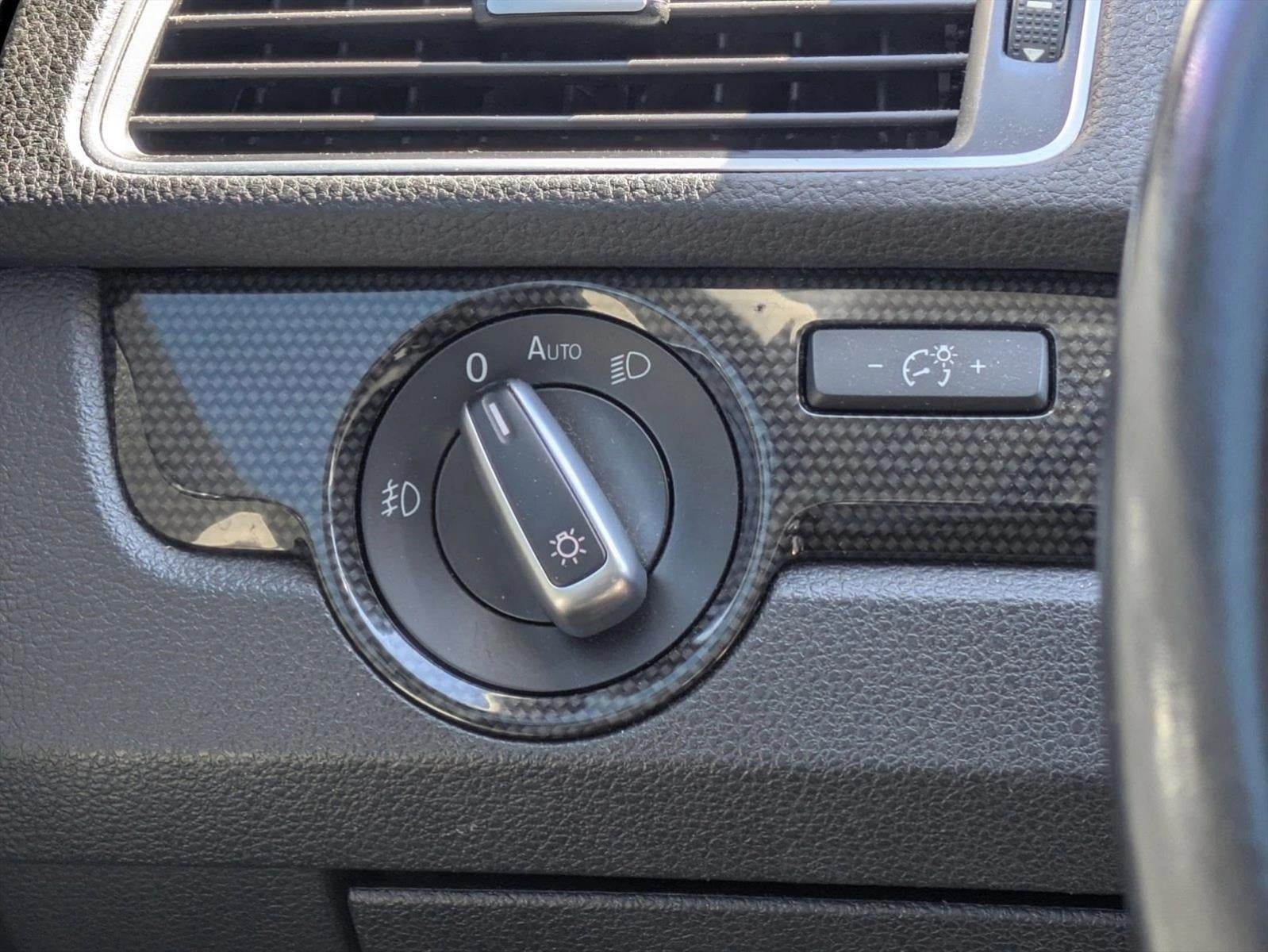 2014 Volkswagen Passat 4dr Sdn 1.8T Auto Sport PZEV