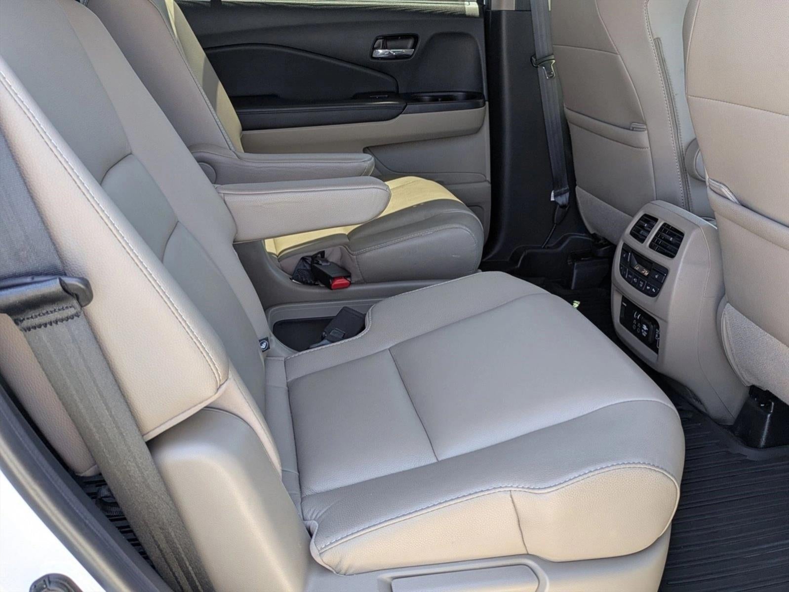 2022 Honda Pilot Touring 7-Passenger 2WD