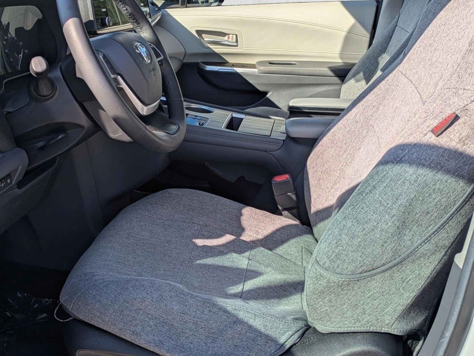 2024 Toyota Sienna XLE FWD 8-Passenger (Natl)