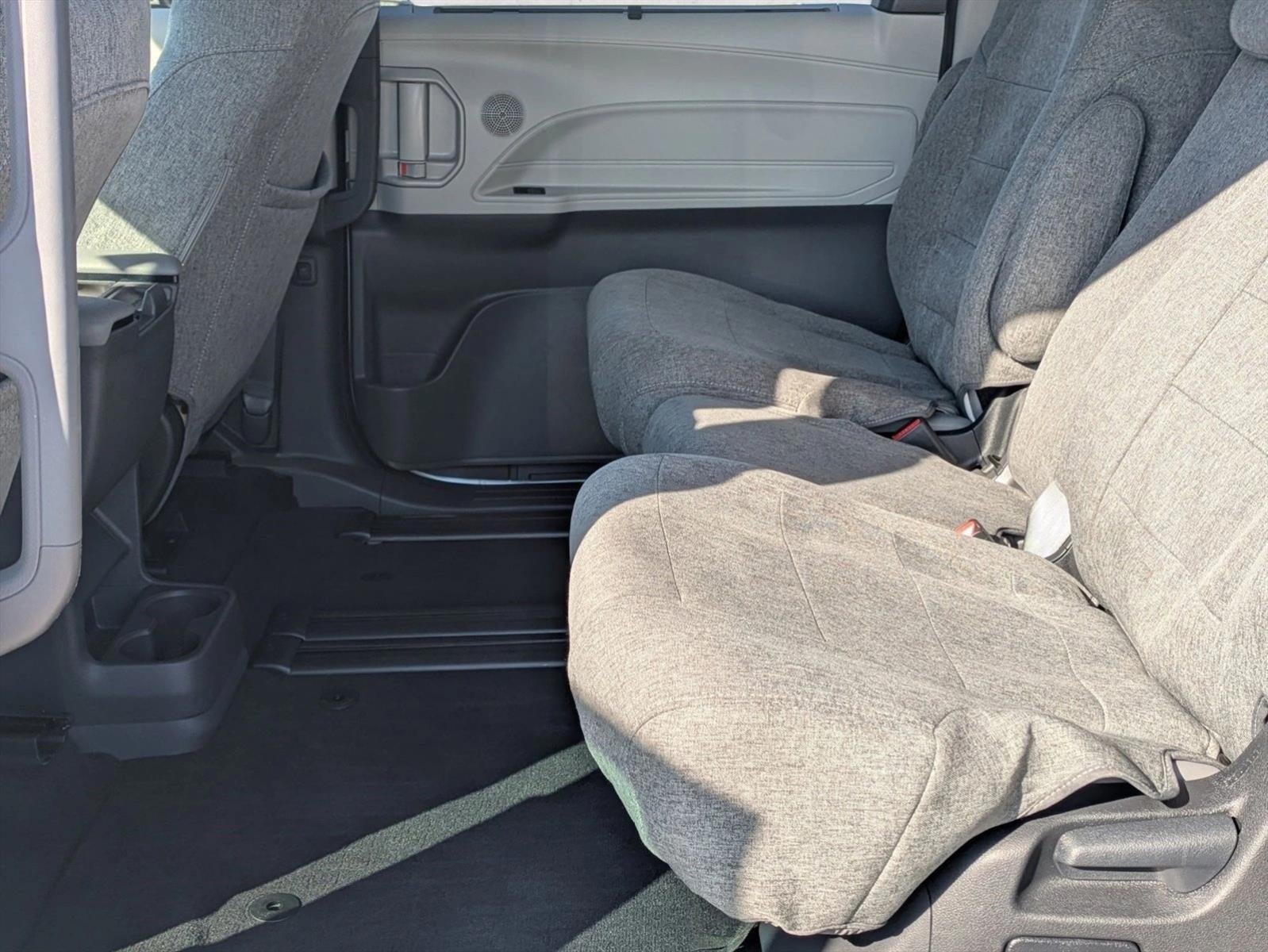 2024 Toyota Sienna XLE FWD 8-Passenger (Natl)