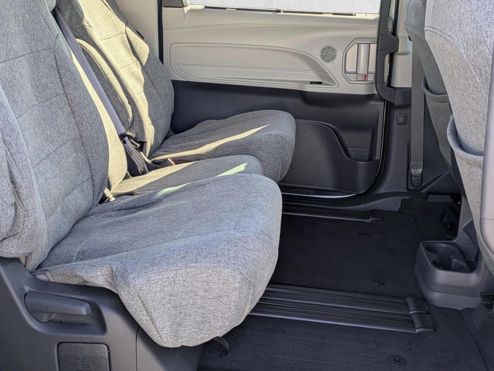 2024 Toyota Sienna XLE FWD 8-Passenger (Natl)