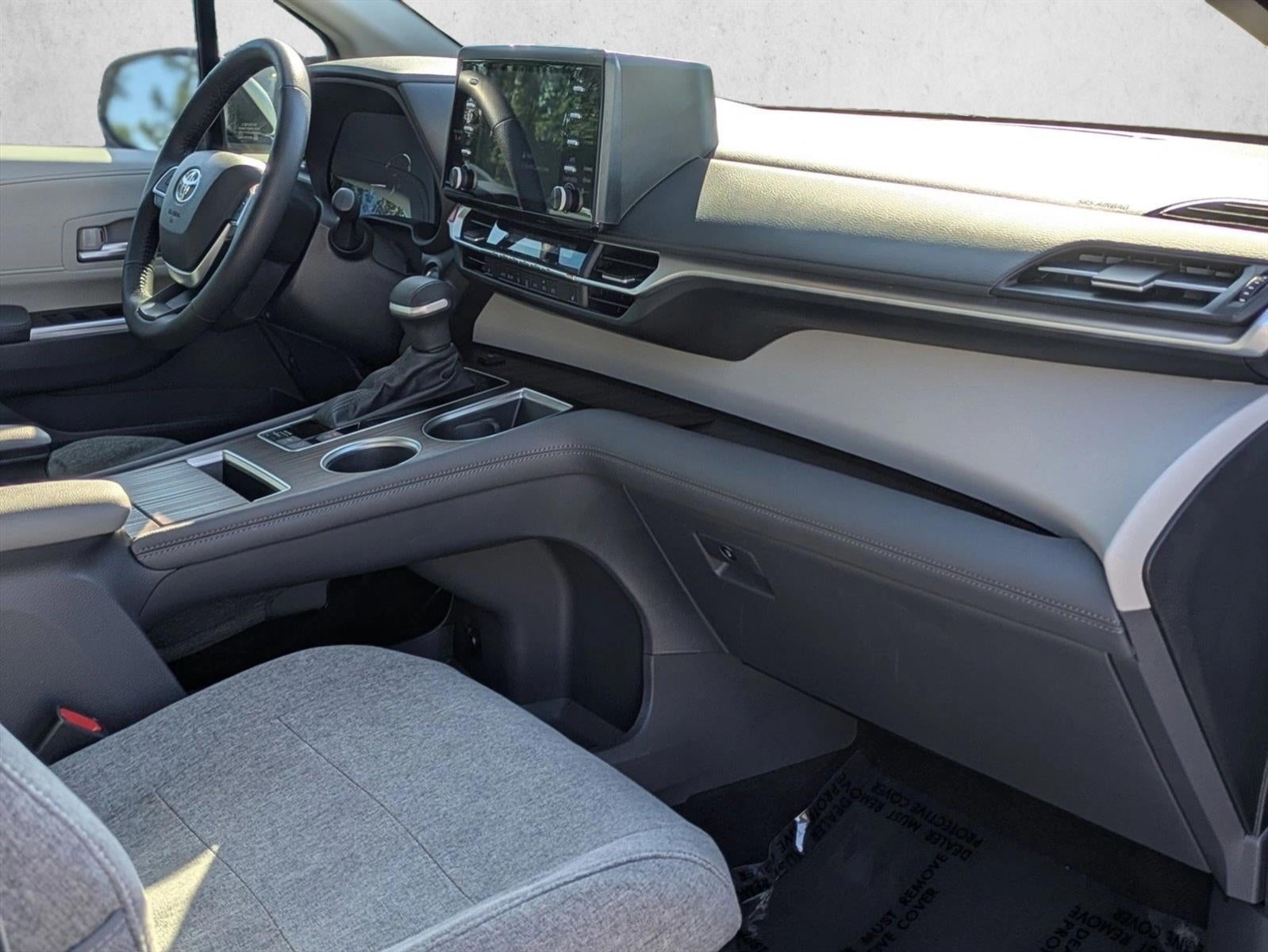 2024 Toyota Sienna XLE FWD 8-Passenger (Natl)