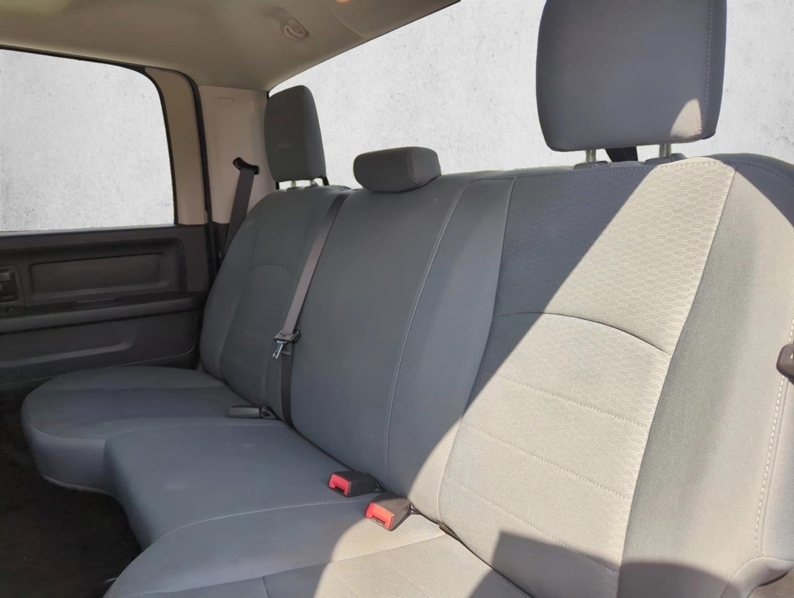 2018 RAM 1500 Express 4x2 Crew Cab 5'7" Box