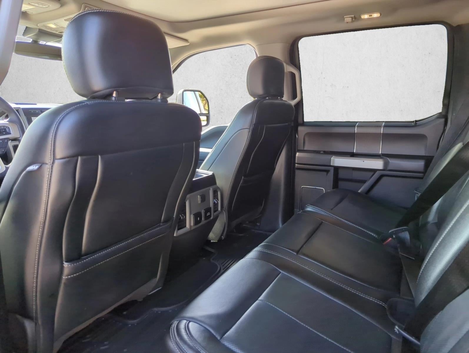 2020 Ford Super Duty F-450 DRW LARIAT 4WD Crew Cab 8' Box