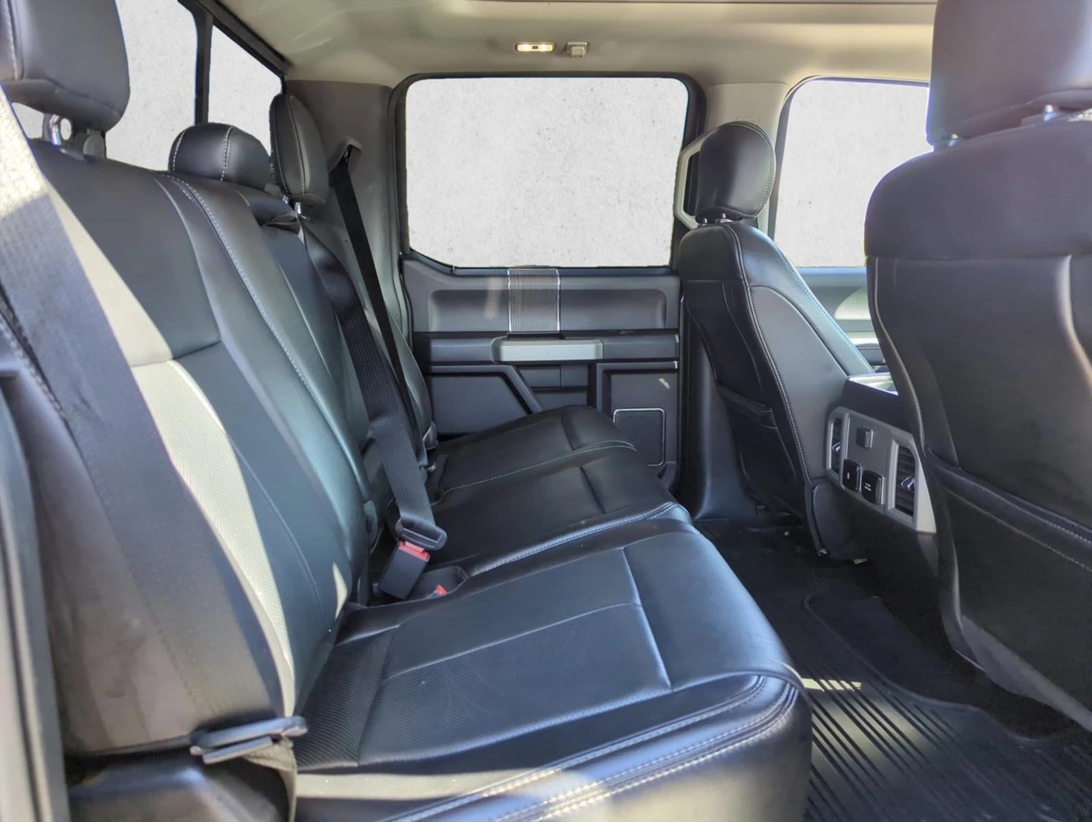 2020 Ford Super Duty F-450 DRW LARIAT 4WD Crew Cab 8' Box