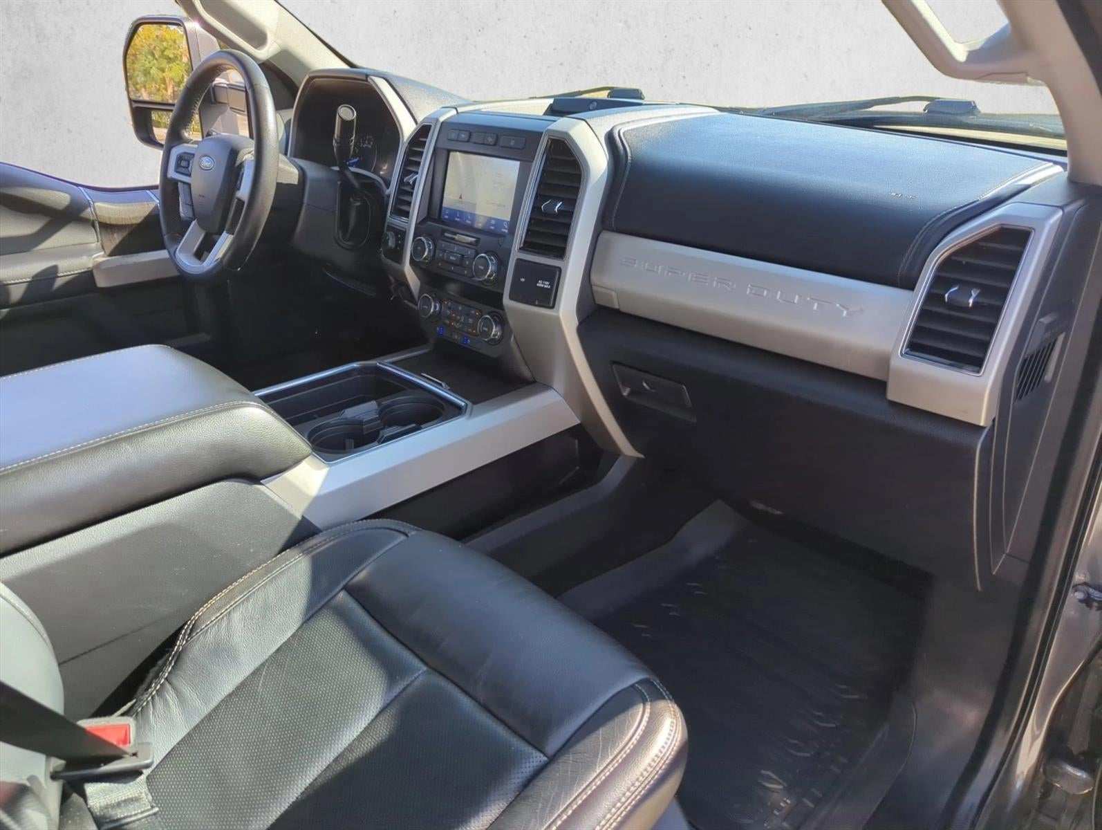 2020 Ford Super Duty F-450 DRW LARIAT 4WD Crew Cab 8' Box