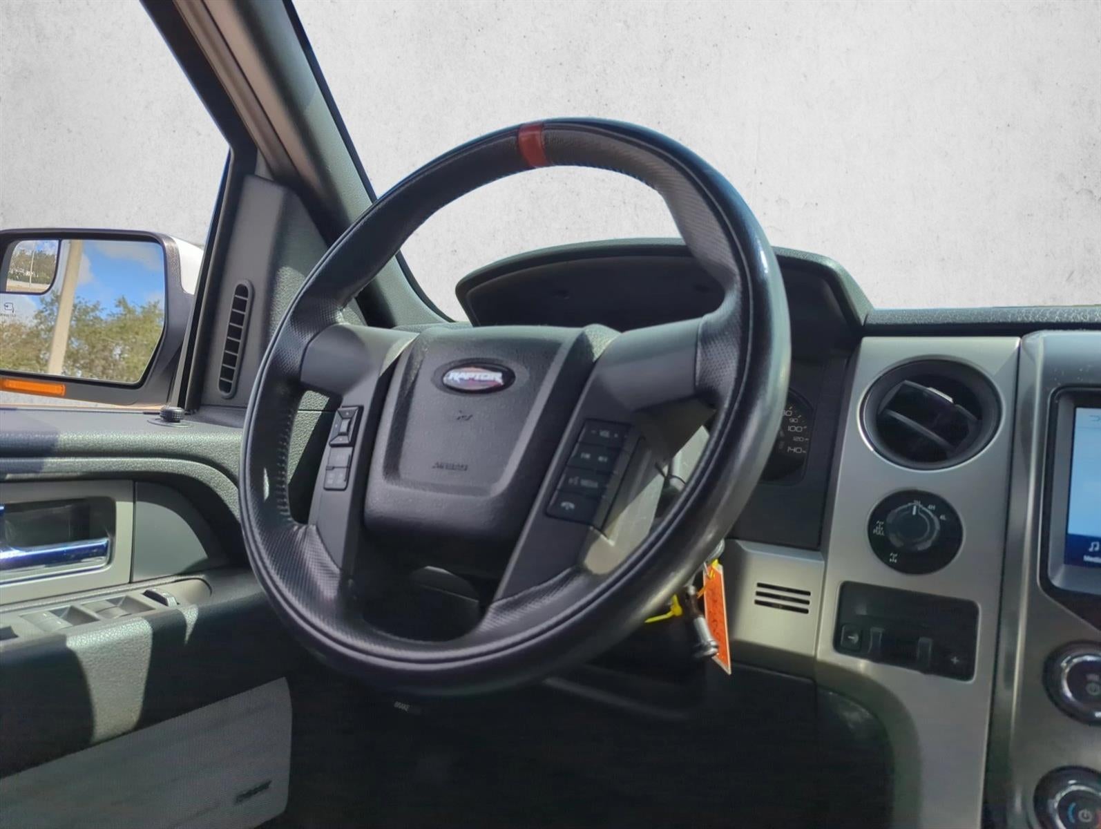 2013 Ford F-150 4WD SuperCrew 5-1/2 Ft Box SVT Raptor