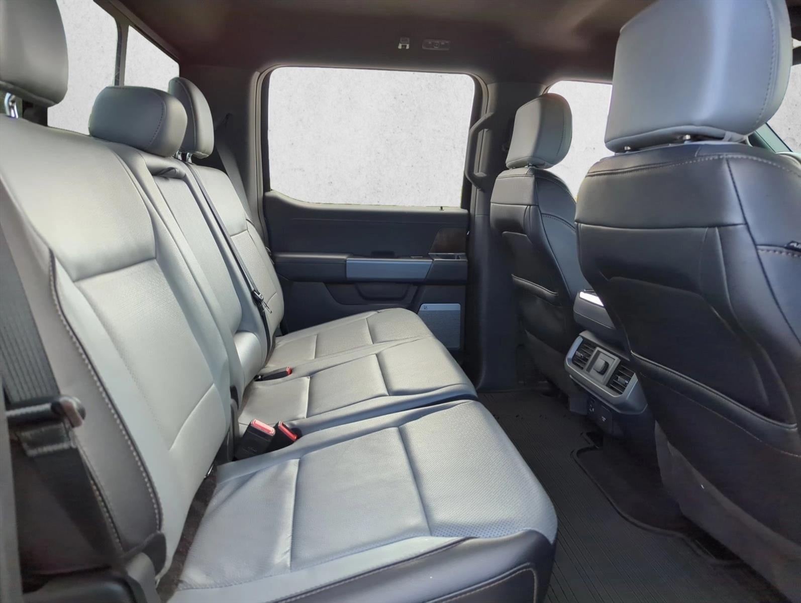 2022 Ford F-150 Lightning LARIAT 4WD SuperCrew 5.5' Box