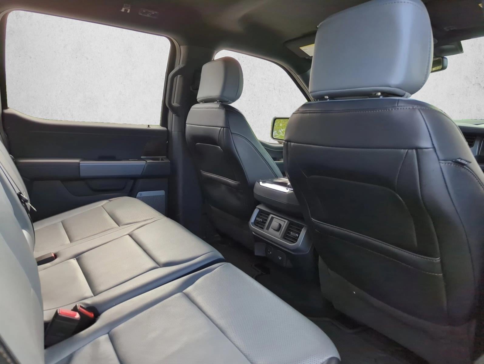 2022 Ford F-150 Lightning LARIAT 4WD SuperCrew 5.5' Box