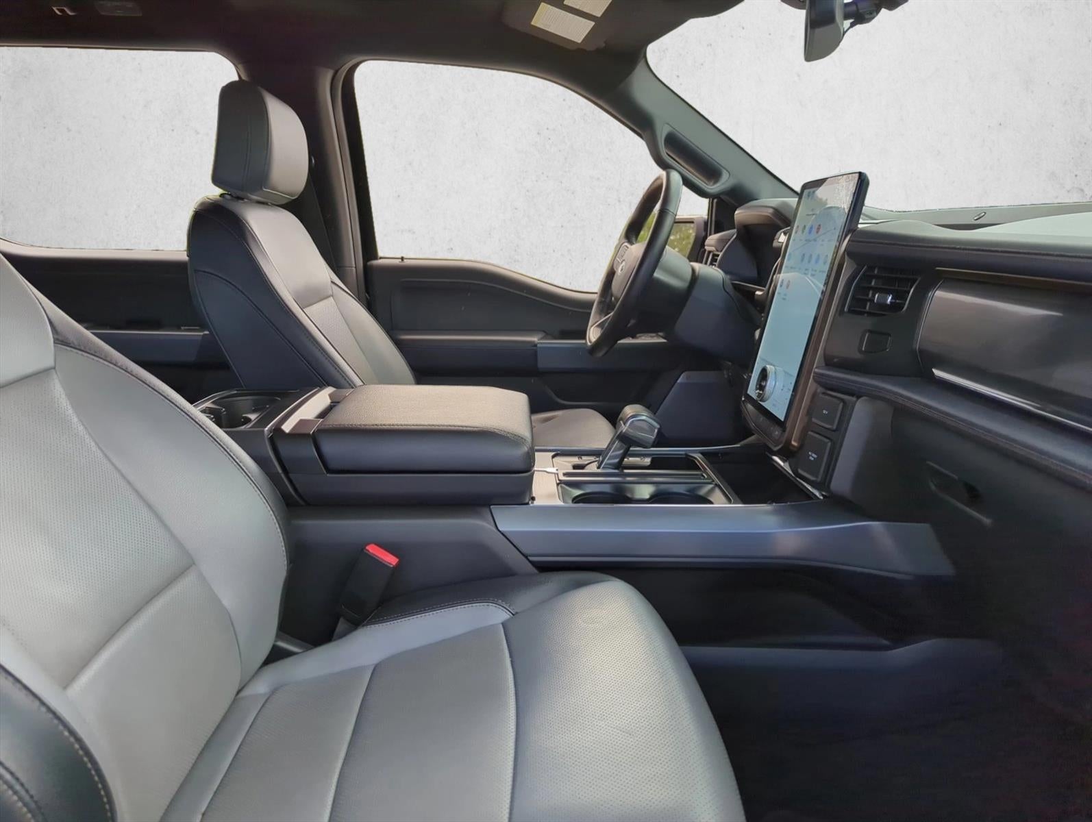 2022 Ford F-150 Lightning LARIAT 4WD SuperCrew 5.5' Box