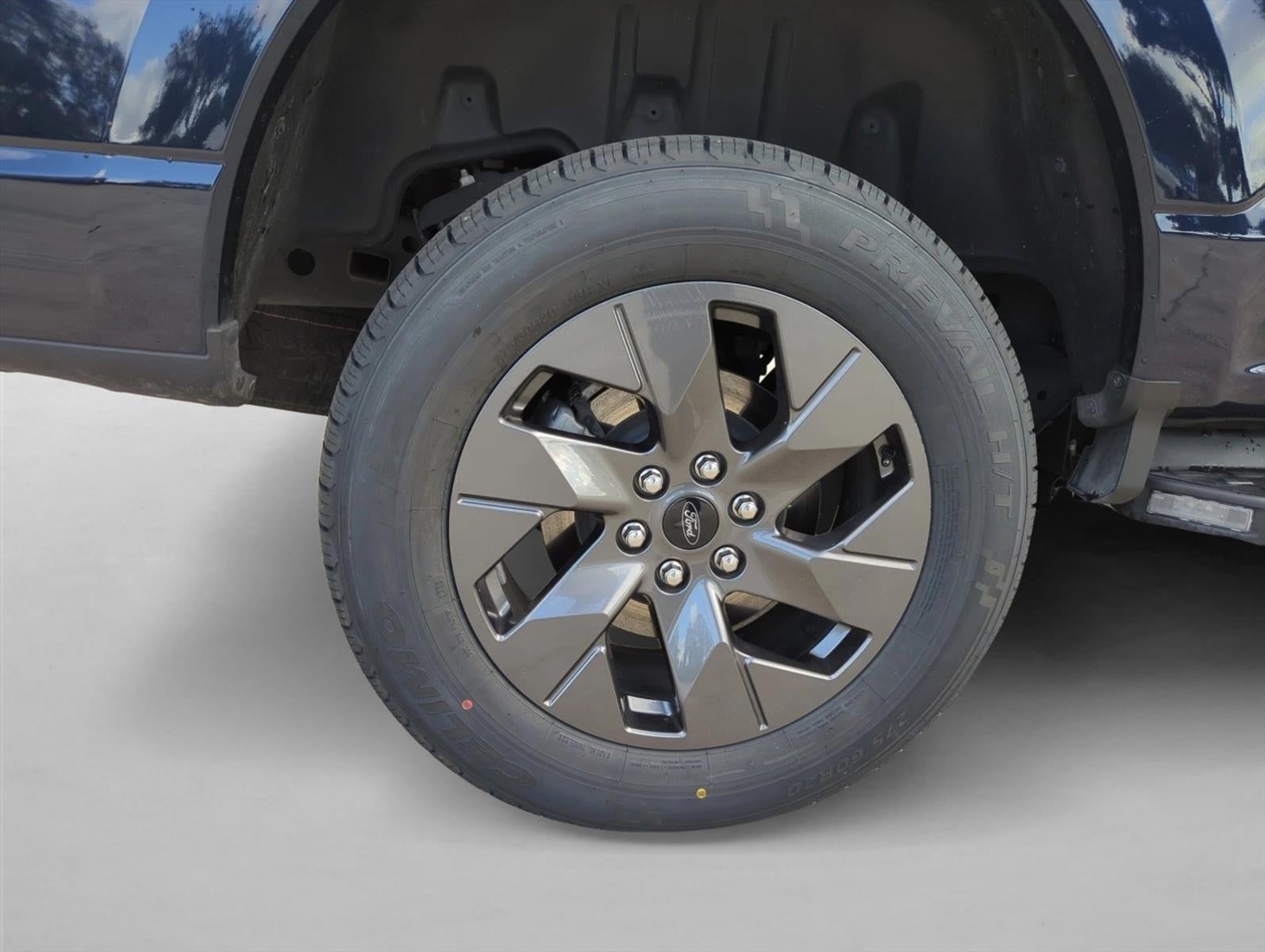 2022 Ford F-150 Lightning LARIAT 4WD SuperCrew 5.5' Box