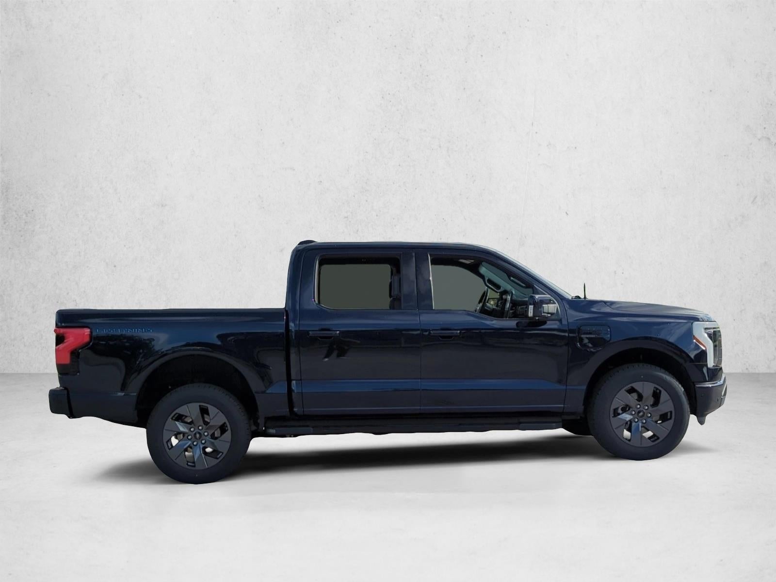 2022 Ford F-150 Lightning LARIAT 4WD SuperCrew 5.5' Box