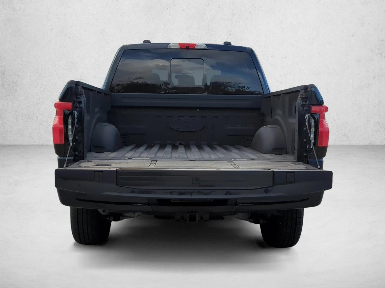 2022 Ford F-150 Lightning LARIAT 4WD SuperCrew 5.5' Box