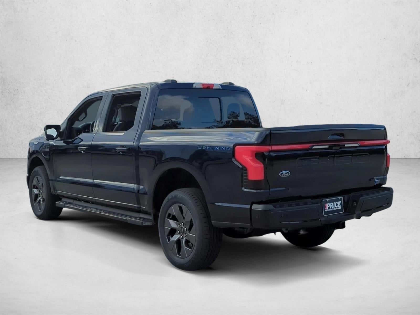 2022 Ford F-150 Lightning LARIAT 4WD SuperCrew 5.5' Box