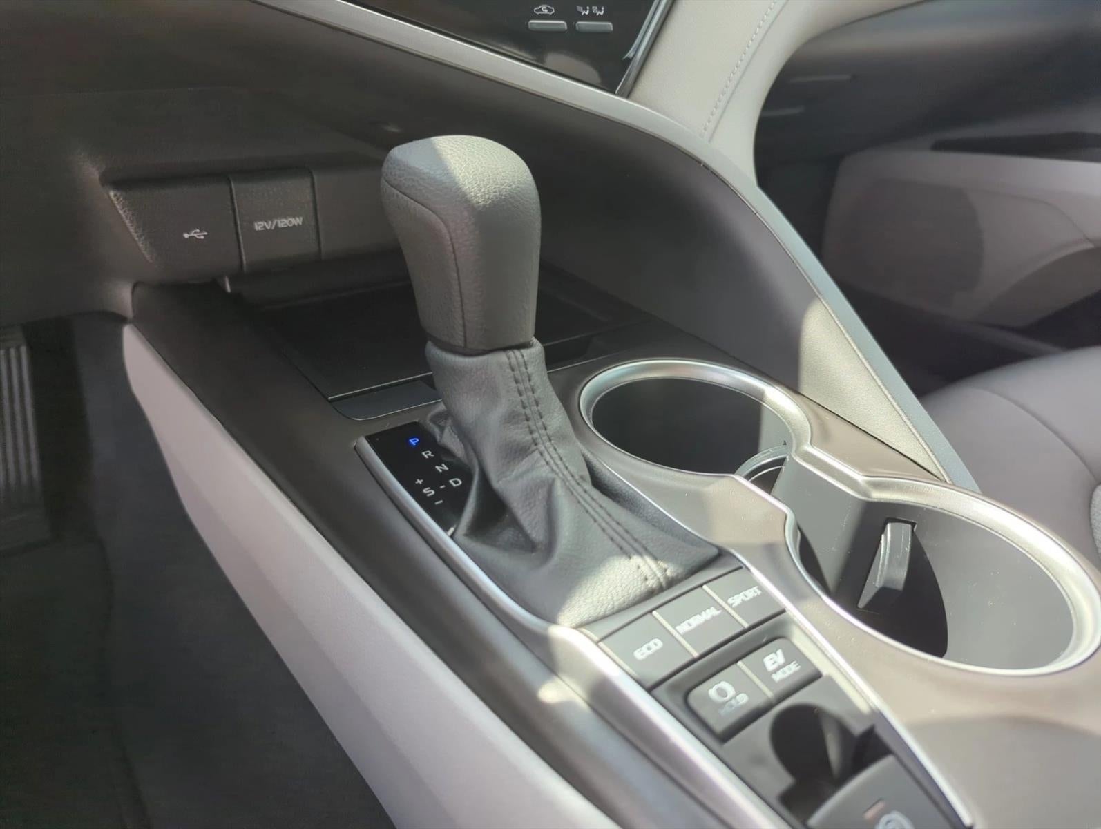 2022 Toyota Camry Hybrid LE CVT (Natl)