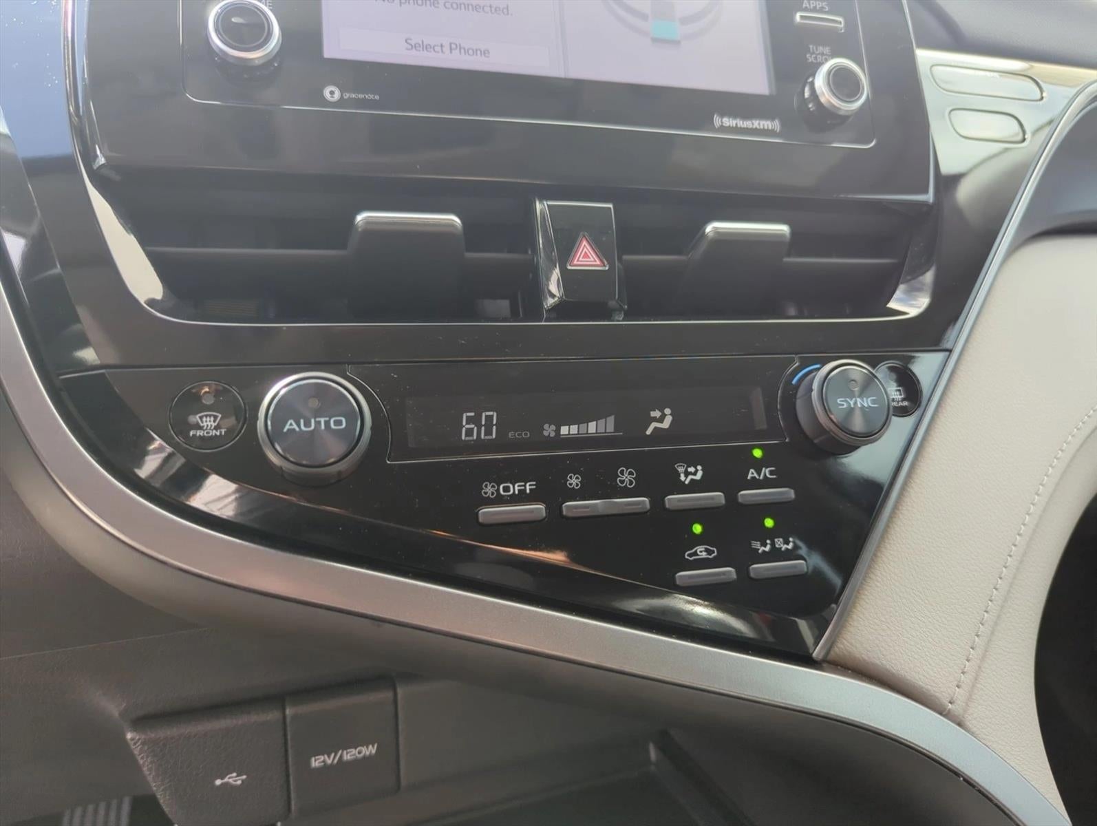 2022 Toyota Camry Hybrid LE CVT (Natl)