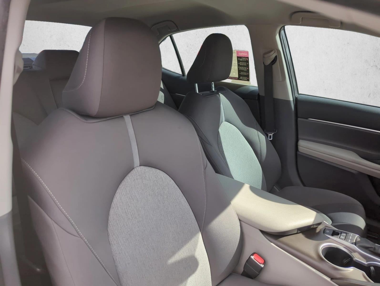 2022 Toyota Camry Hybrid LE CVT (Natl)