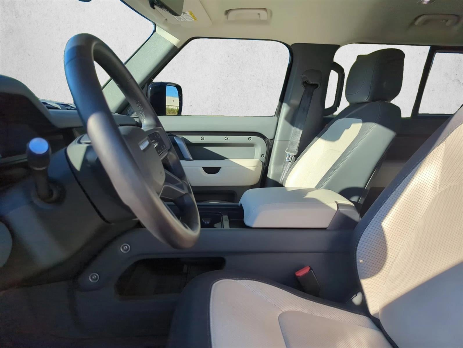 2024 Land Rover Defender 110 P400 X-Dynamic SE