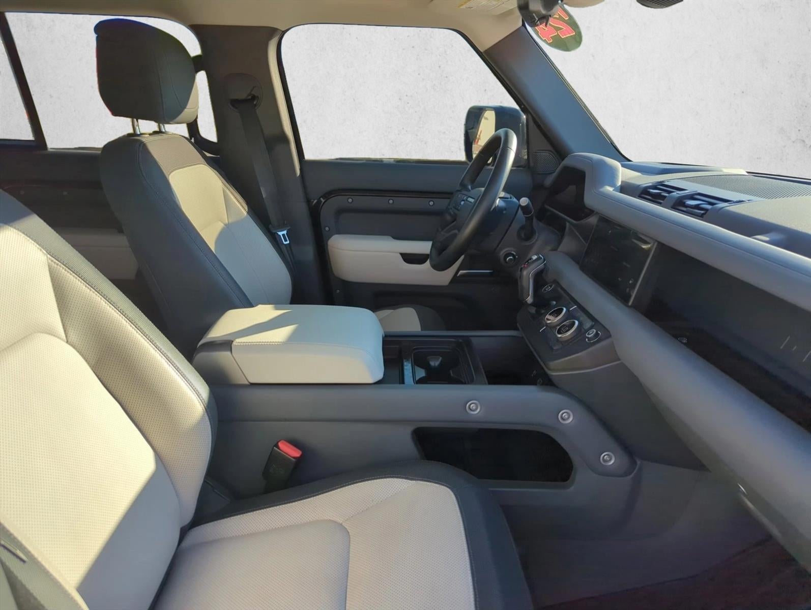 2024 Land Rover Defender 110 P400 X-Dynamic SE