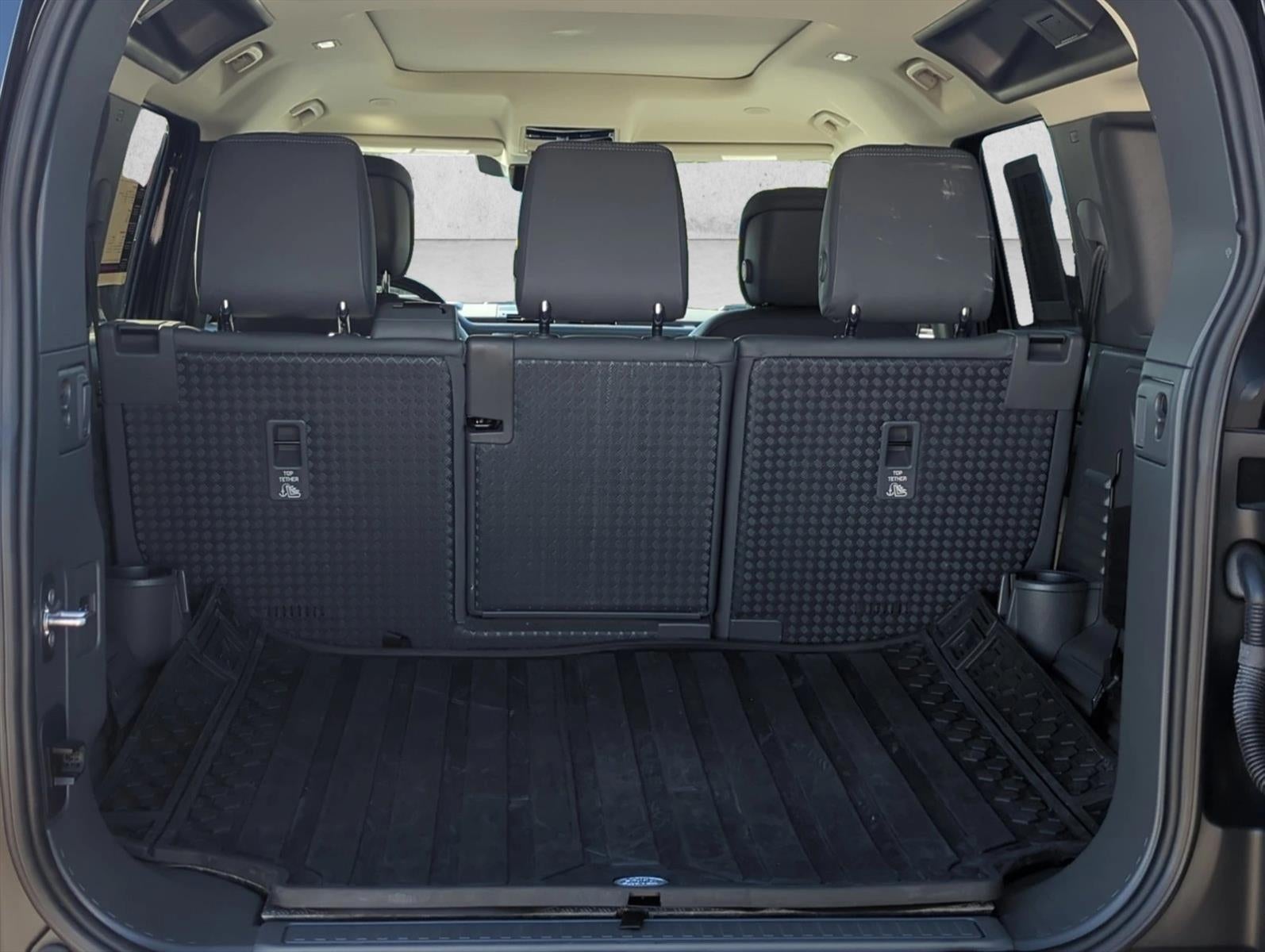 2024 Land Rover Defender 110 P400 X-Dynamic SE