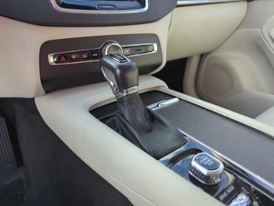2020 Volvo XC90 T5 FWD Momentum 7 Passenger