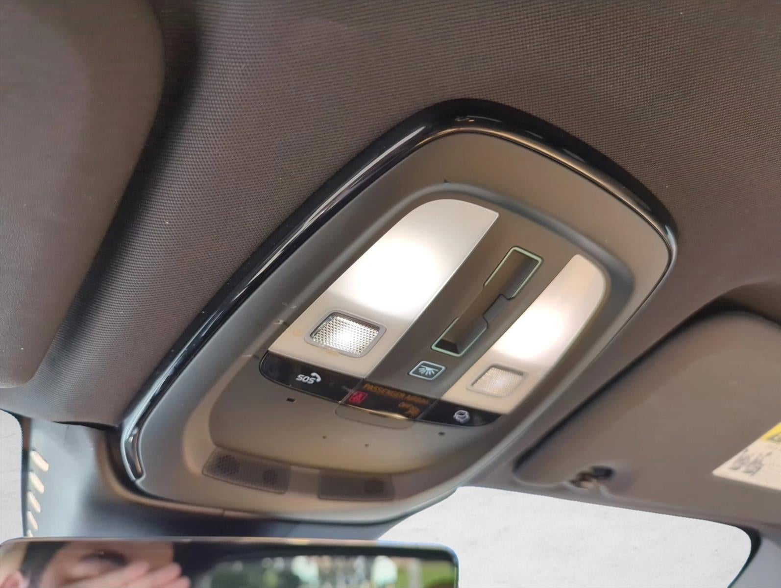 2024 Volvo XC60 Recharge Plug-In Hybrid T8 eAWD PHEV Ultimate Dark Theme