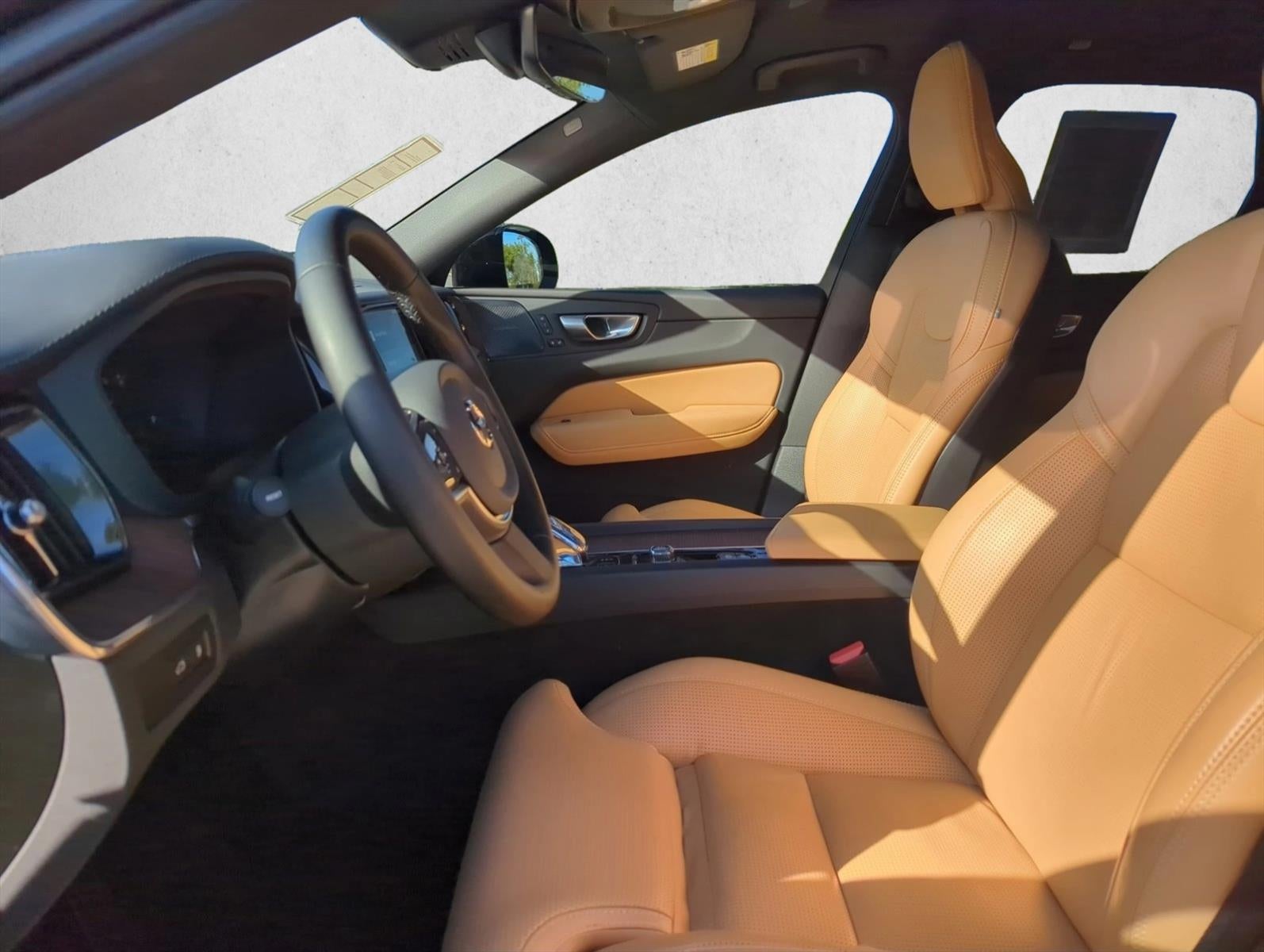 2024 Volvo XC60 Recharge Plug-In Hybrid T8 eAWD PHEV Ultimate Dark Theme