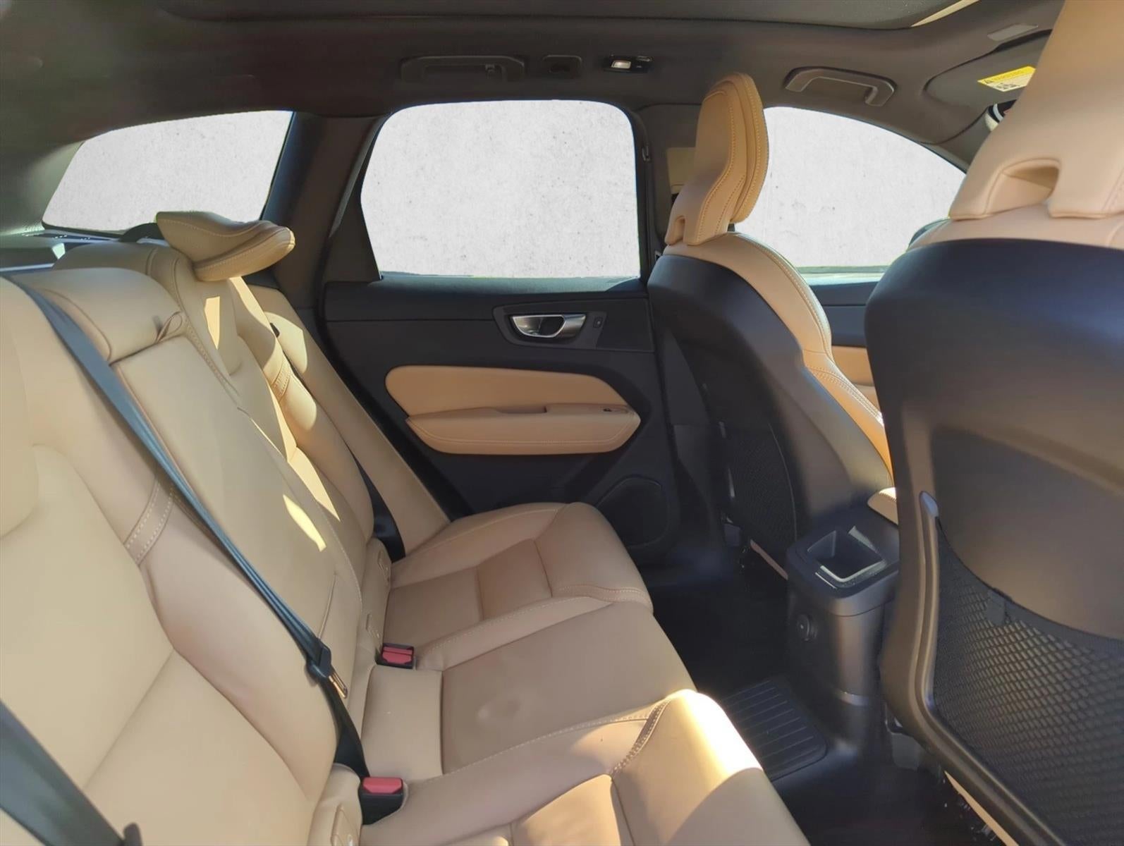 2024 Volvo XC60 Recharge Plug-In Hybrid T8 eAWD PHEV Ultimate Dark Theme