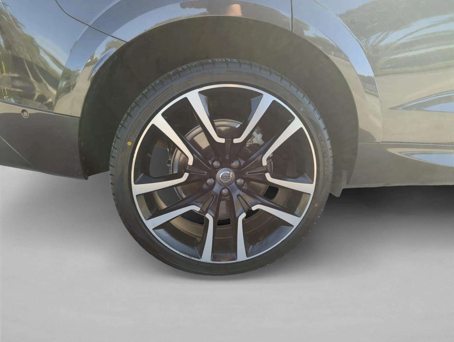 2024 Volvo XC60 Recharge Plug-In Hybrid T8 eAWD PHEV Ultimate Dark Theme