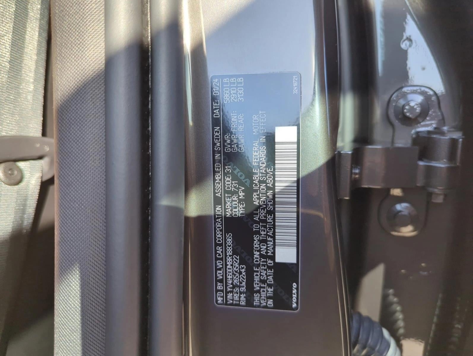 2024 Volvo XC60 Recharge Plug-In Hybrid T8 eAWD PHEV Ultimate Dark Theme