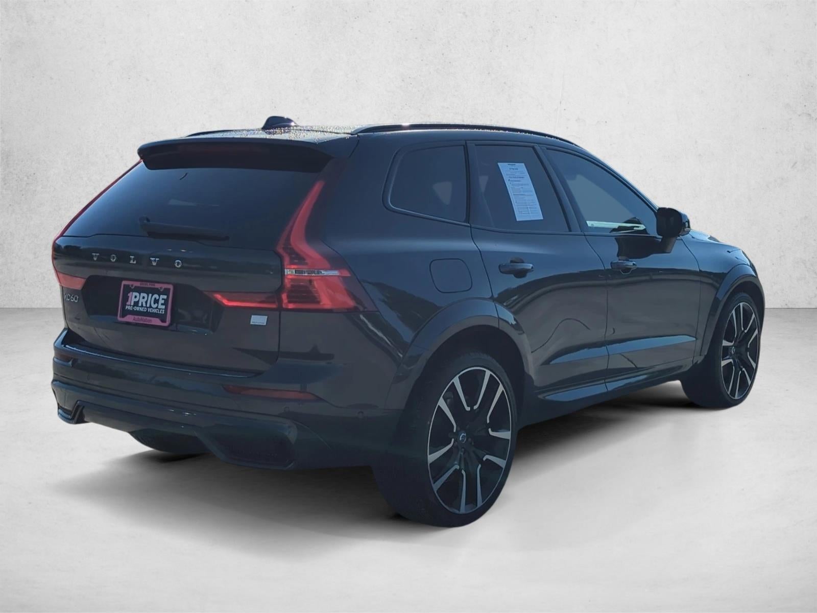 2024 Volvo XC60 Recharge Plug-In Hybrid T8 eAWD PHEV Ultimate Dark Theme