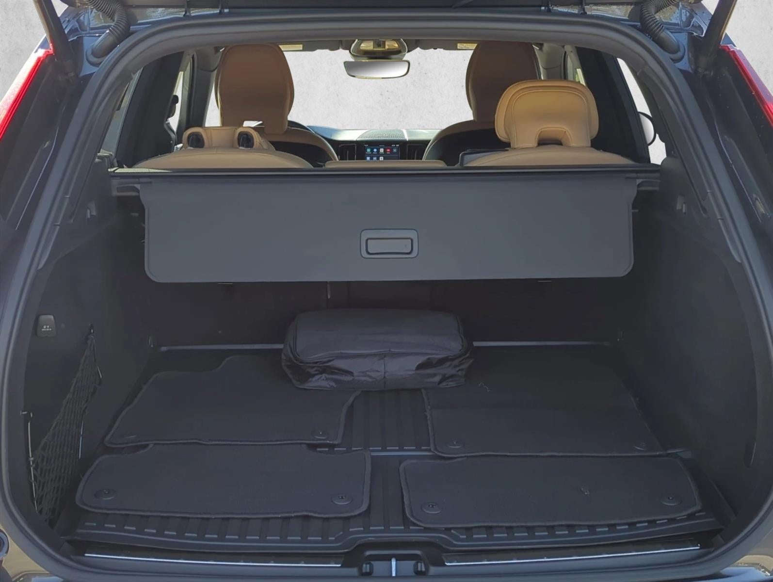 2024 Volvo XC60 Recharge Plug-In Hybrid T8 eAWD PHEV Ultimate Dark Theme