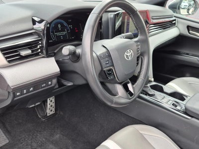 2025 Toyota Camry SE (Natl)