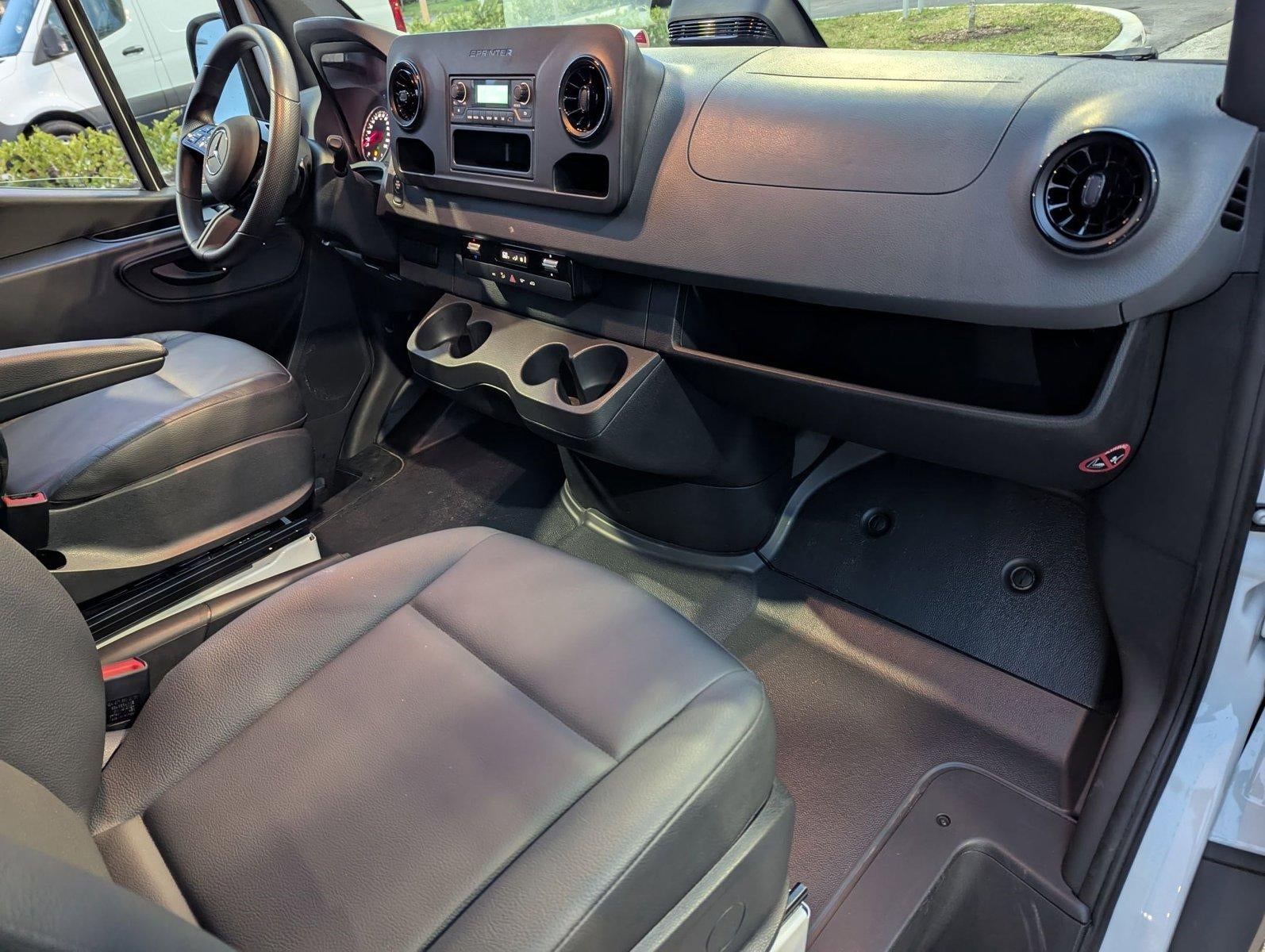 2025 Mercedes-Benz Sprinter Cargo Van 2500 Standard Roof I4 Diesel 144" RWD