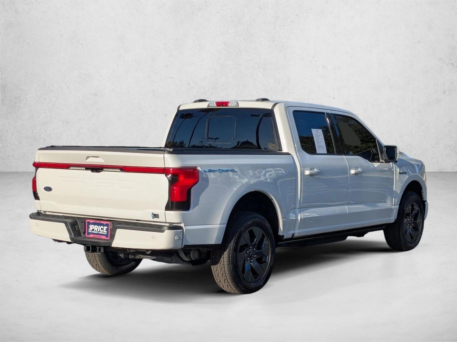 2023 Ford F-150 Lightning LARIAT 4WD SuperCrew 5.5' Box