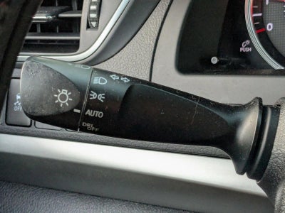 2015 Toyota Camry 4dr Sdn I4 Auto SE (SE)