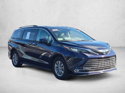 2024 Toyota Sienna XLE FWD 8-Passenger (Natl)