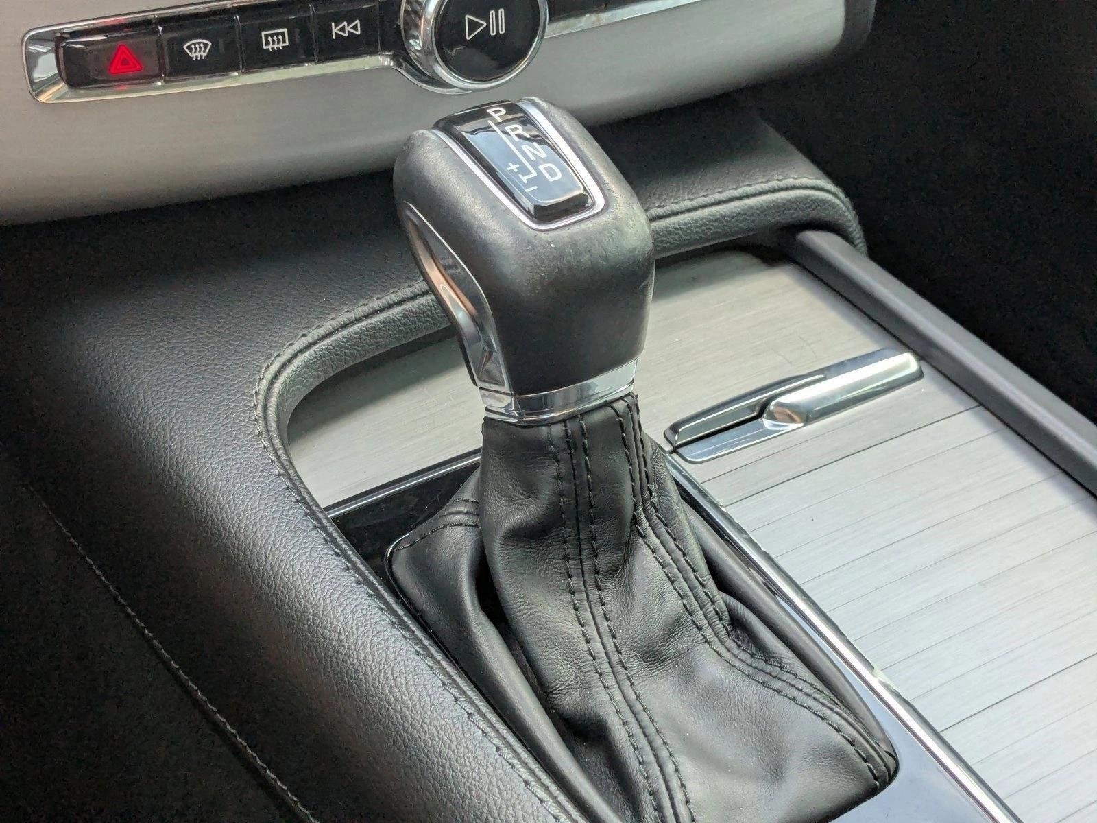 2021 Volvo XC90 T5 AWD Momentum 7P