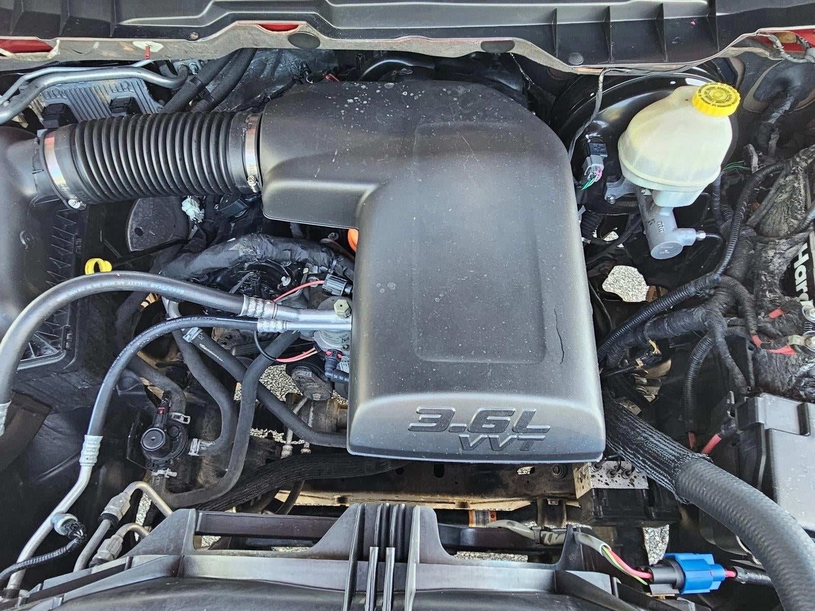 2014 RAM 1500 2WD Crew Cab 5.7 Ft Box Express