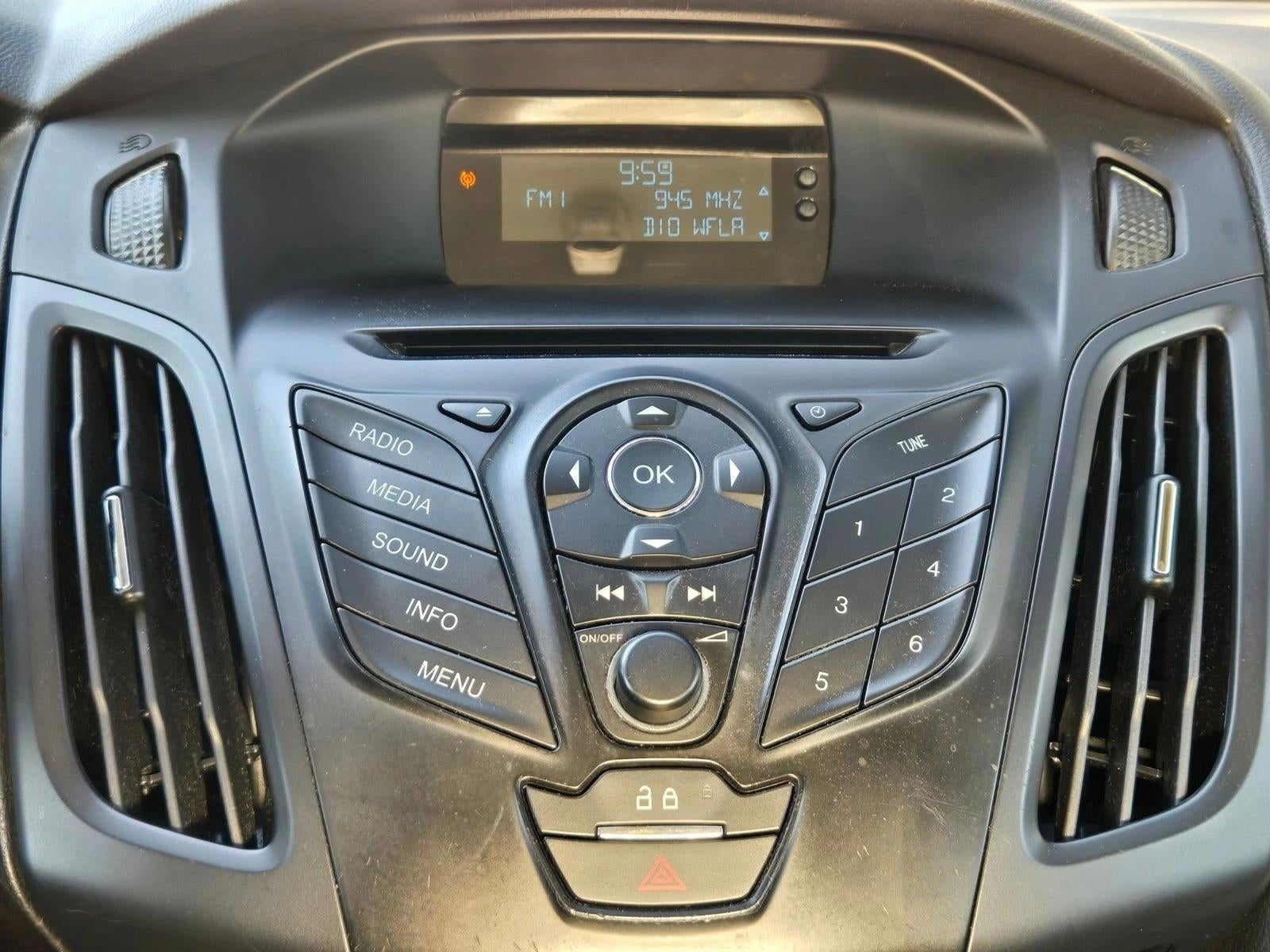 2014 Ford Focus 4dr Sdn S