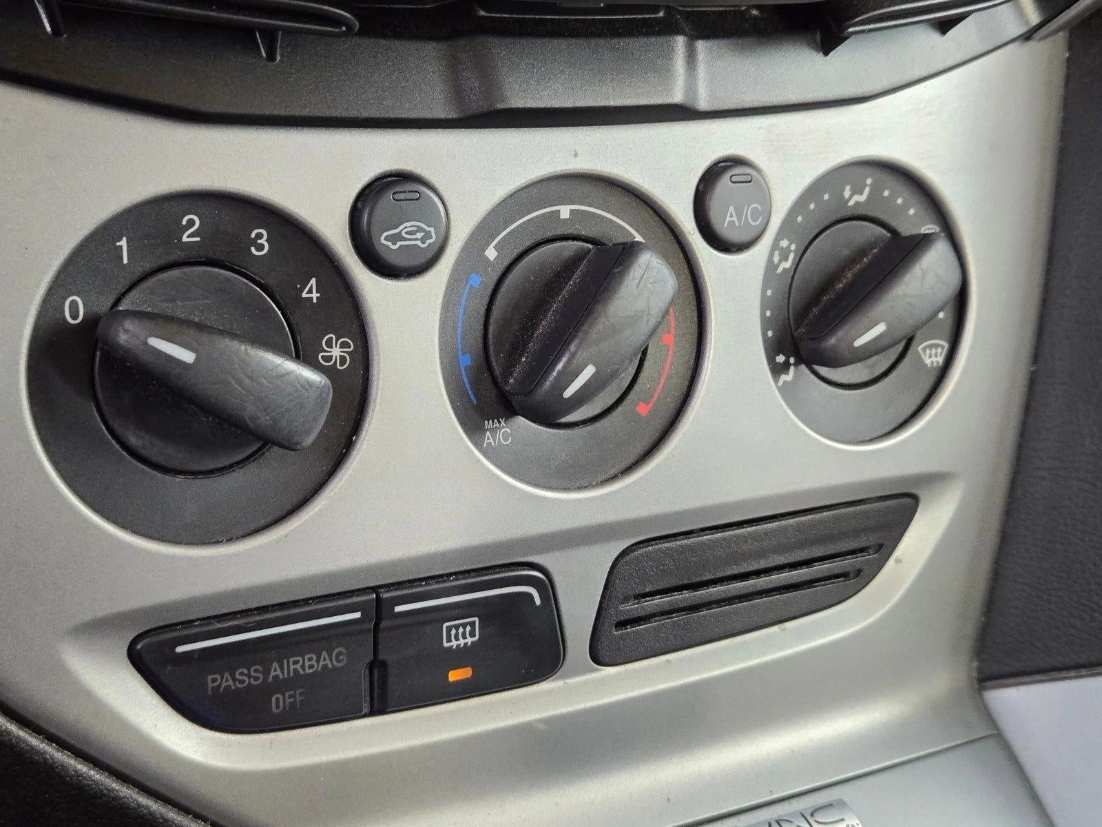 2014 Ford Focus 4dr Sdn SE